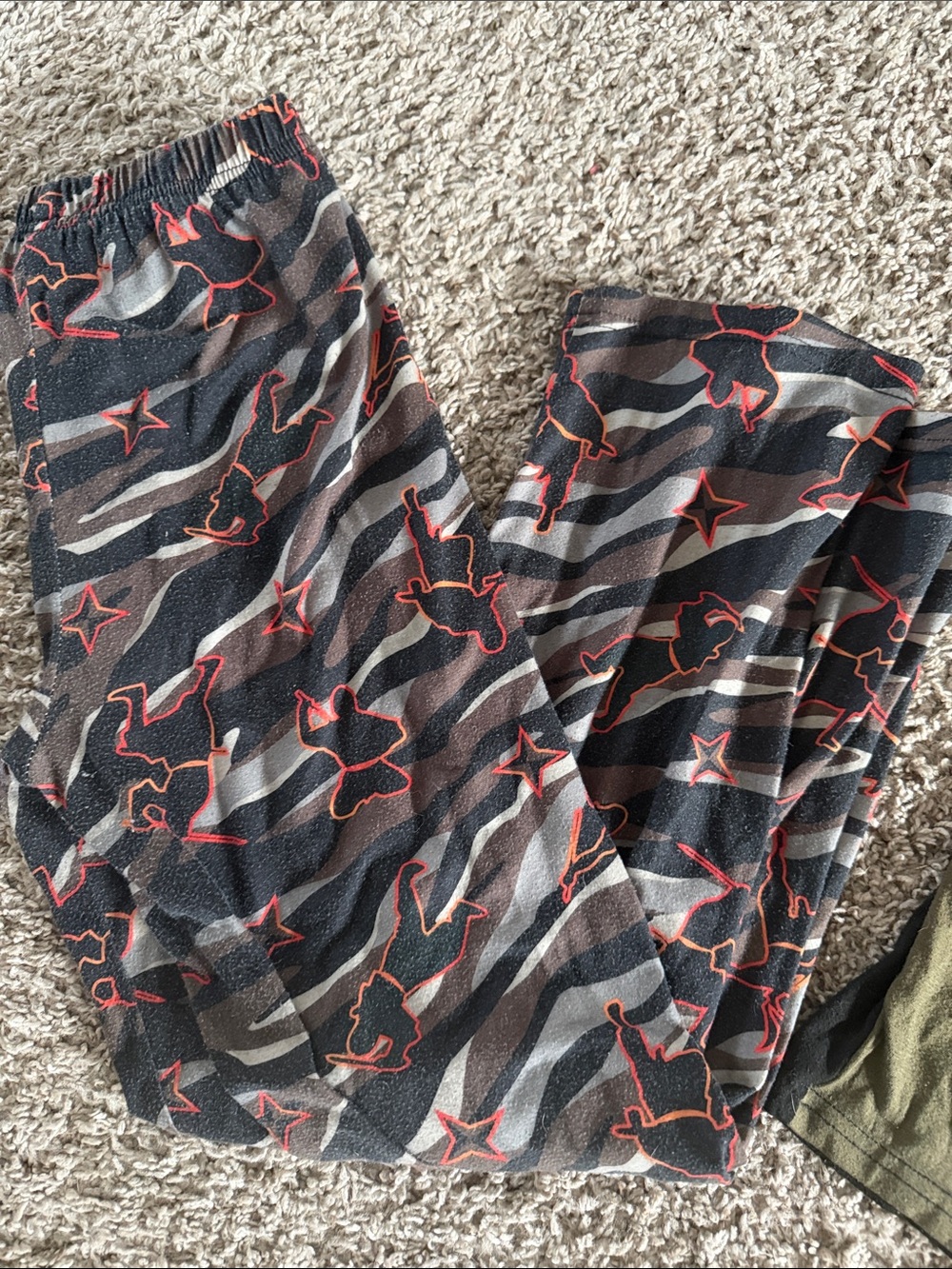 Boys Green Pajama set A Ninja Never Quits top and pants - Picture 3 of 4